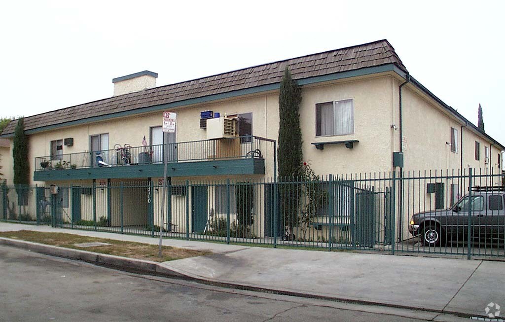 Building - 14700 Strathern St