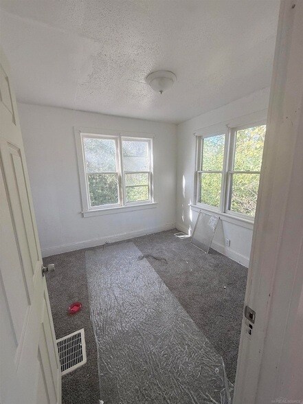 Foto del edificio - 5011 Baldwin Blvd