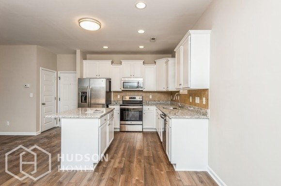 Foto del edificio - NOW AVAILABLE! - 408 Hardaway Pt, Clayton,...
