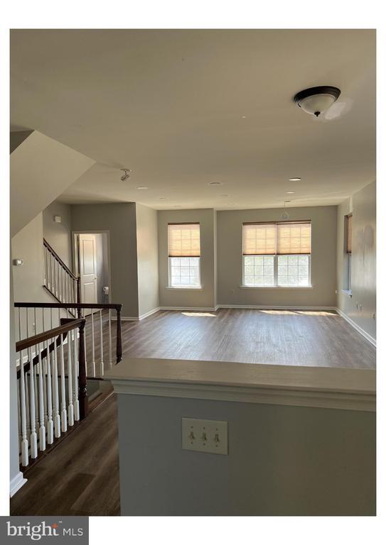 Building Photo - 1 Fieldstone Ct