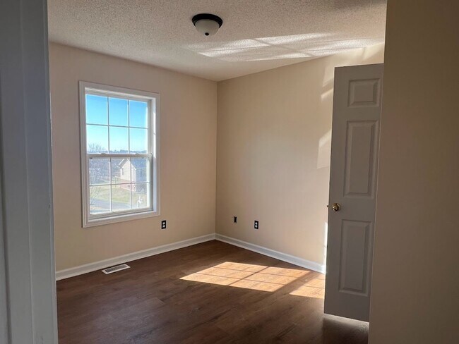 Building Photo - 129 Meadowlark Drive