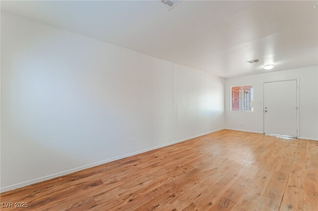 Building Photo - 375 N 15th St