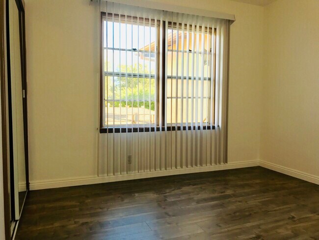 Foto del edificio - 2021 Cloverfield Blvd