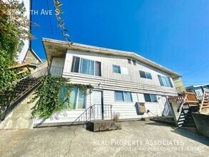Building Photo - 828 28th Ave S