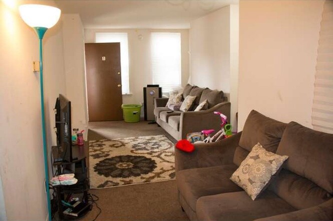 Living Room - 4815 Fairmount Ave
