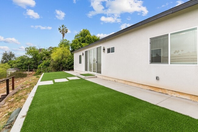 Building Photo - 5350 W Falls View Dr