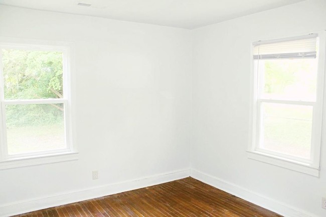 Building Photo - 302 Allred Pl Unit B