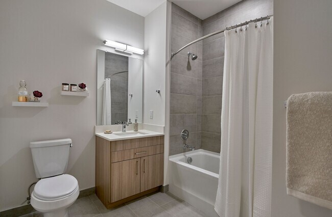 Foto del edificio - 250 W Fort Lee Rd