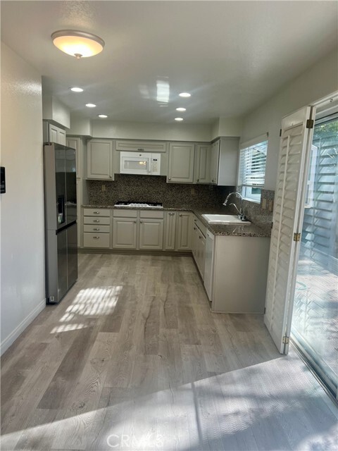 Foto del edificio - 5018 Evanwood Ave