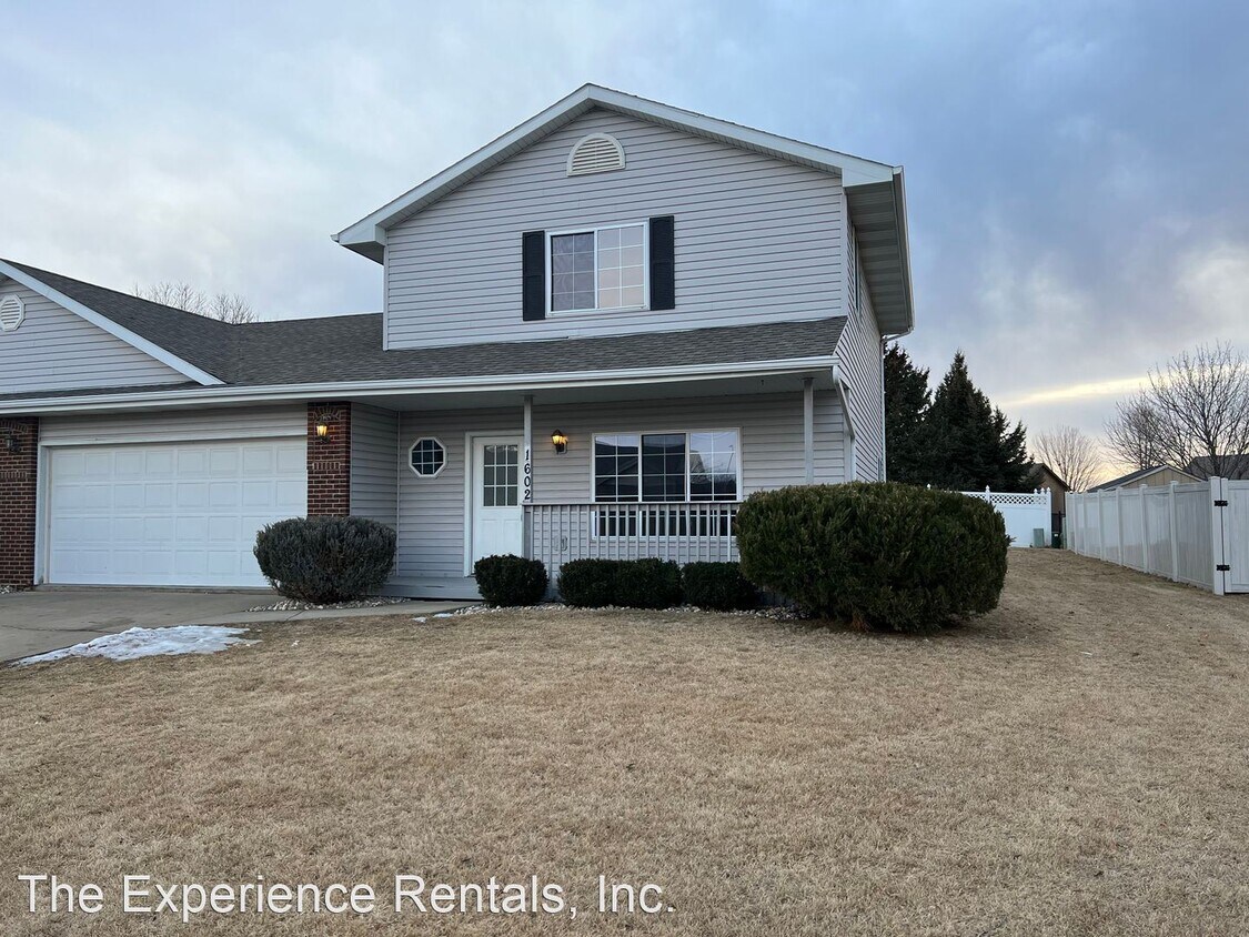 Primary Photo - 3 br, 2 bath House - 1602 S Campbell Trail