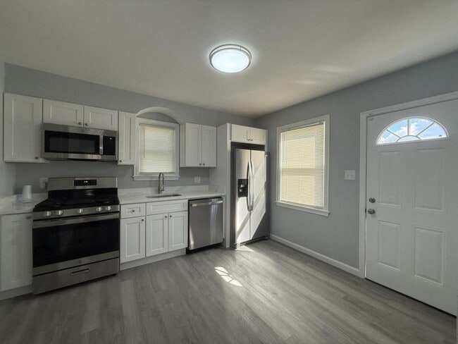 Building Photo - 9613 Harding Ave