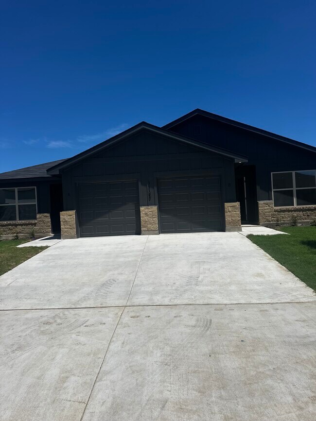 Foto del edificio - 1165 Lindsey Dr