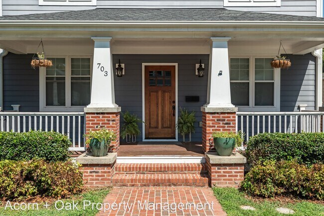 Building Photo - 4 br, 3.5 bath House - 703 E Franklin St