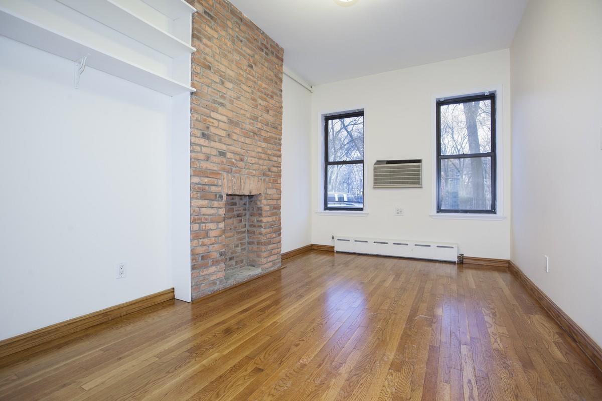 Primary Photo - 217 Nassau Ave