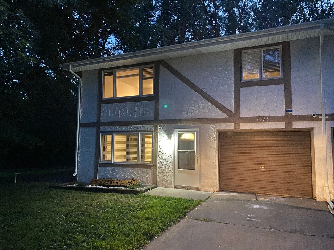 Primary Photo - 6939 Centerville Rd