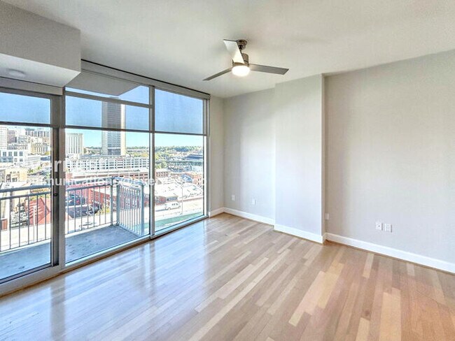 Foto del edificio - Modern Downtown Richmond 1BR Condo with In-Unit Laundry / Pet- Friendly /  Available Now!