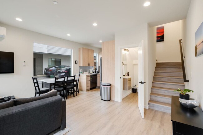 Foto del edificio - 823 NE 70th St