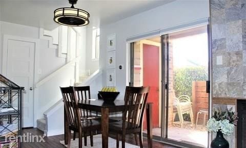 Building Photo - 2 br, 1.5 bath  - 2018 W Rundberg Ln Apt 15C