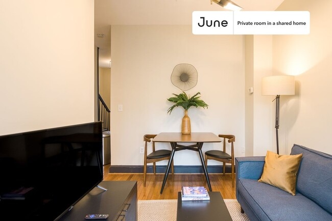 Building Photo - Room in Shared 5 bed/2 bath home in Columbia Heights