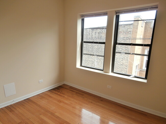 Foto del edificio - 4747 N Troy St