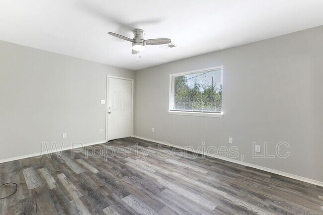 Building Photo - 4822-4824 Dodt Ave