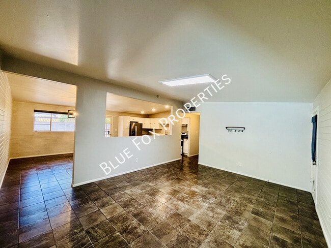 Building Photo - 4355 E Glenn St