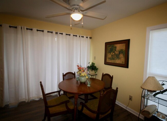 Foto del edificio - 800 St Andrews DriveLinville Gdns