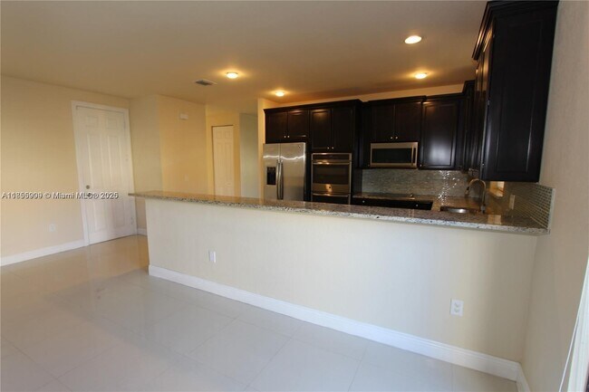 Foto del edificio - 9941 NW 86th Ter