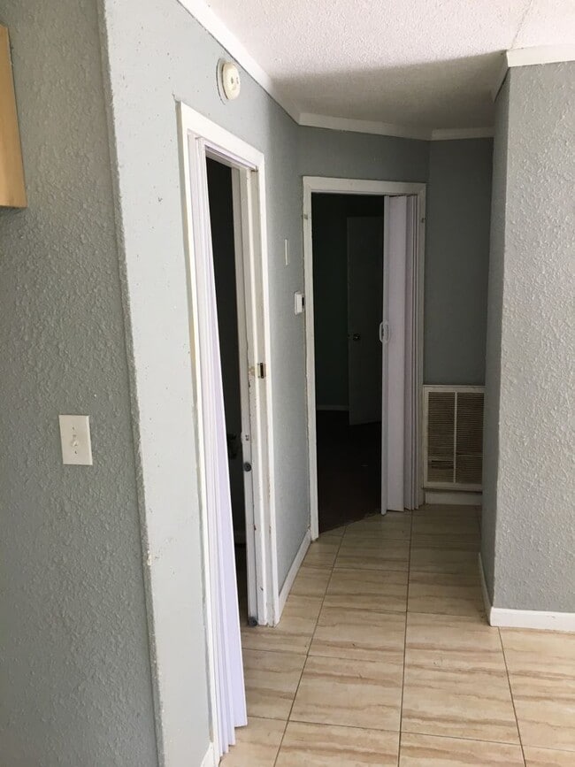 Building Photo - 117/119 Pindal Circle - Duplex