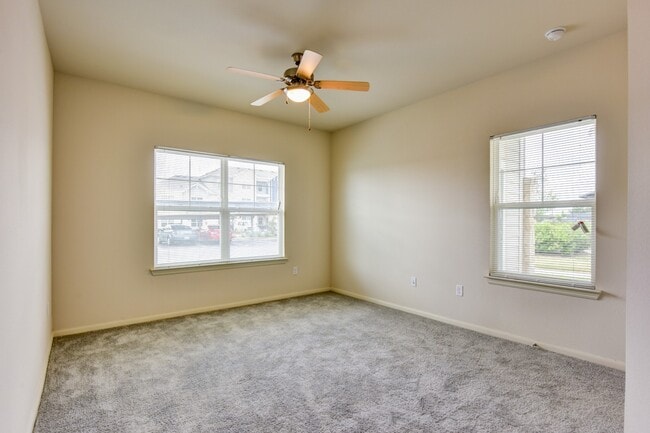 Building Photo - Shadow Ridge