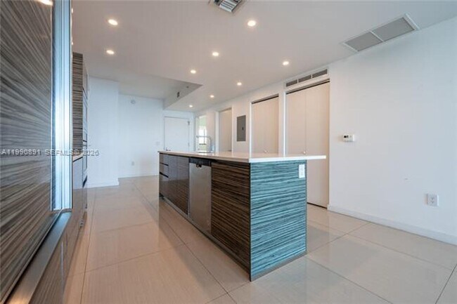 Foto del edificio - 460 NE 28th St