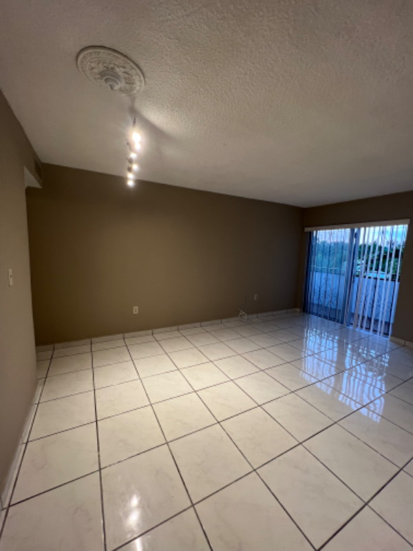 Foto del edificio - 2498 SW 17th St