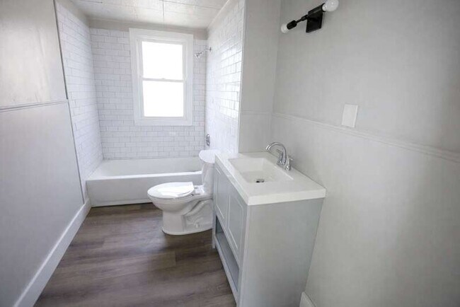 Foto del edificio - 437 Eastern Ave SE