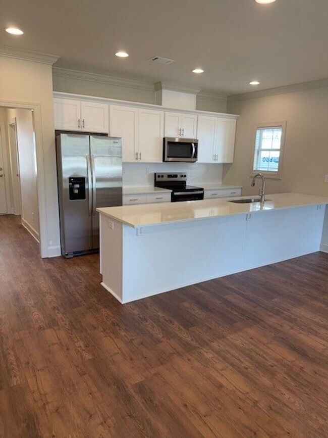 Foto del edificio - New Construction 3 Bed/3.5 Bath Available ...