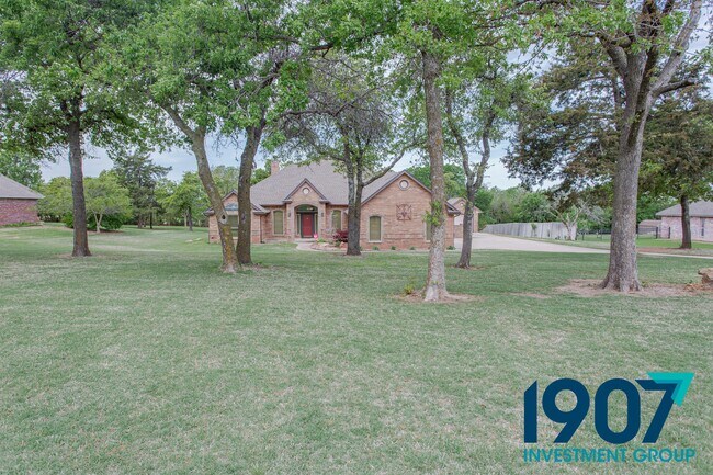 Building Photo - 5017 Robin Hill Ln