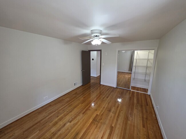 Foto del edificio - 8206 Kilpatrick Ave