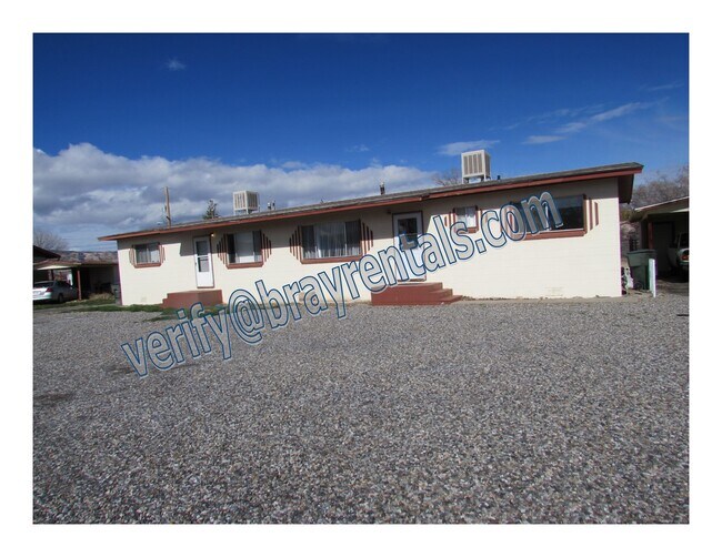 Building Photo - 271 W Parkview Dr