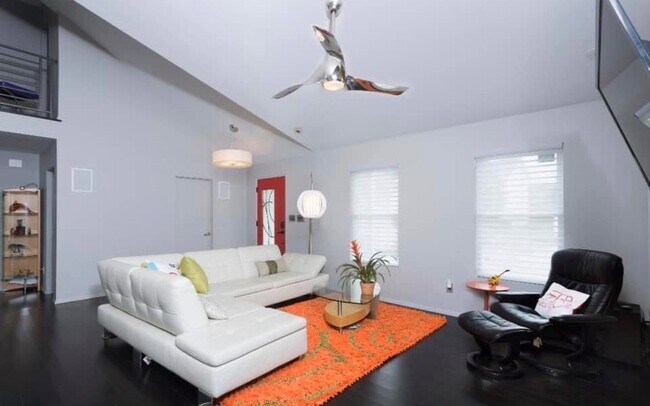 Foto del edificio - 8401 Metronome Ln