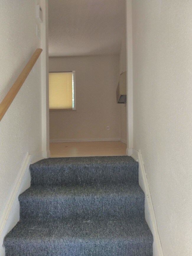 Foto del edificio - 104 Hoyt Ln
