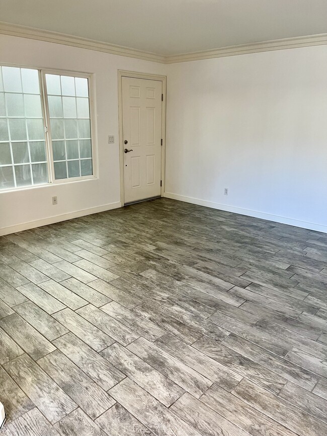 Tile floor living room - 4655 Ohio St