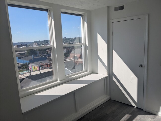 Building Photo - 227 Renner St