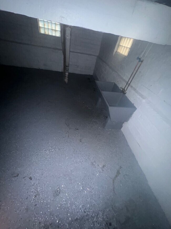 Foto del edificio - 15786 Mandalay Ave