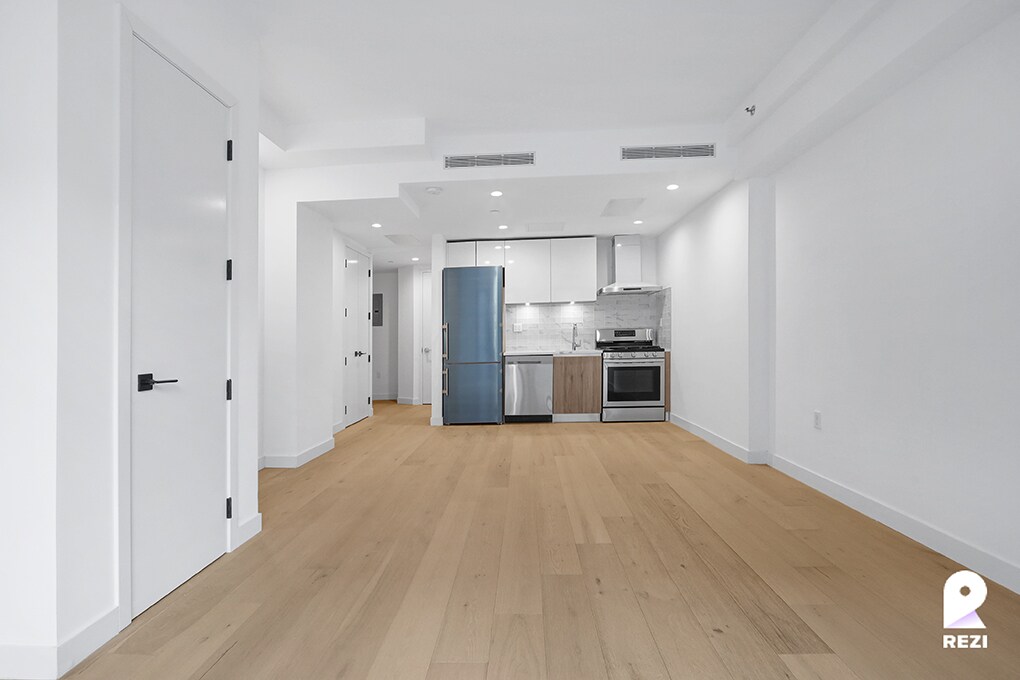 Primary Photo - 148-37 88th Ave