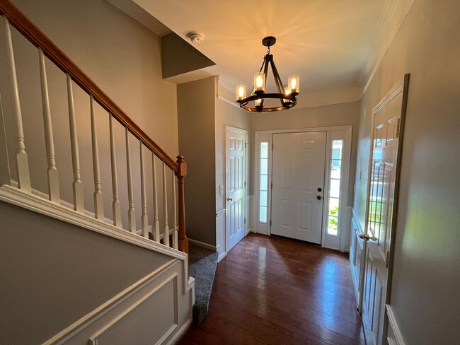 Building Photo - Terrific 3BD, 3BA Raleigh Townhome with Pa...