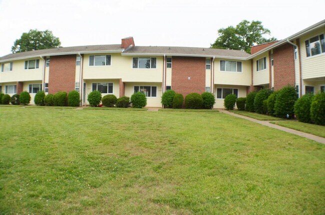 Building Photo - 2325 Champion Ct