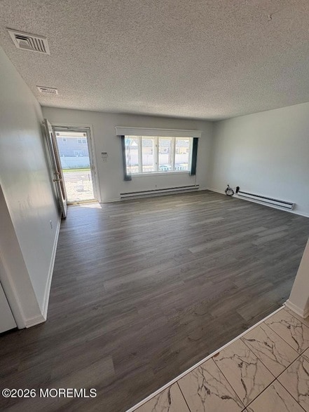 Building Photo - 3248 Beachview Dr