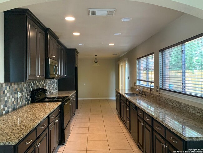 Building Photo - 4 Bedroom/2.5 Bath Eckhert Crossing Subdiv...