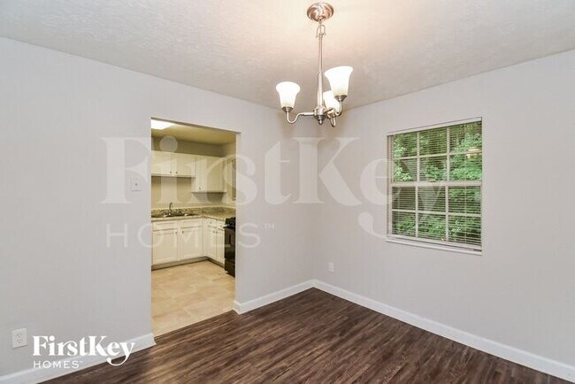Building Photo - 801 Plainville Terrace SW