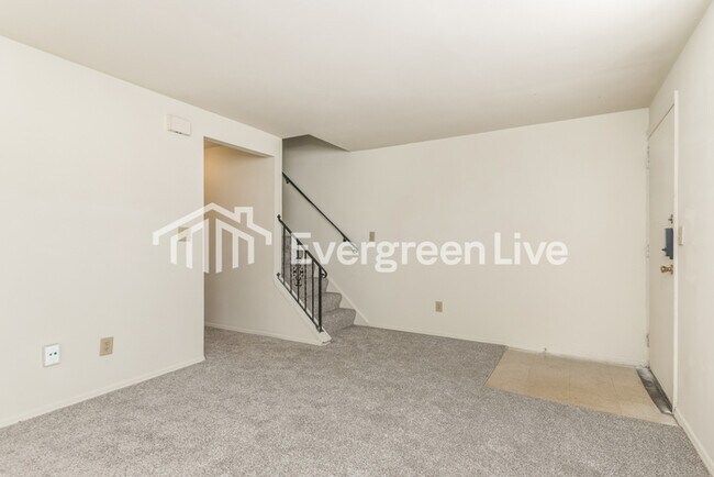 Foto del edificio - 8040 Mt Everest St