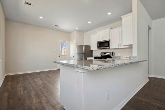 Foto del edificio - 15858 Berry Hl Dr